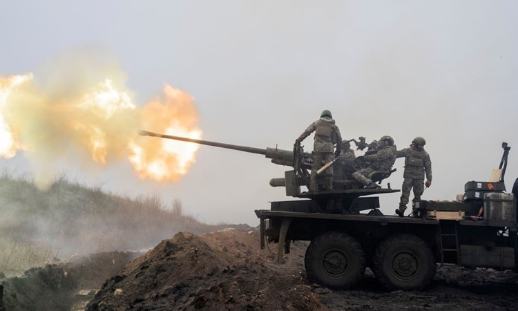 binh sĩ Ukraine tại một vị trí gần thành phố Bakhmut, miền đông Ukraine. Ảnh: Wall Street Journal.