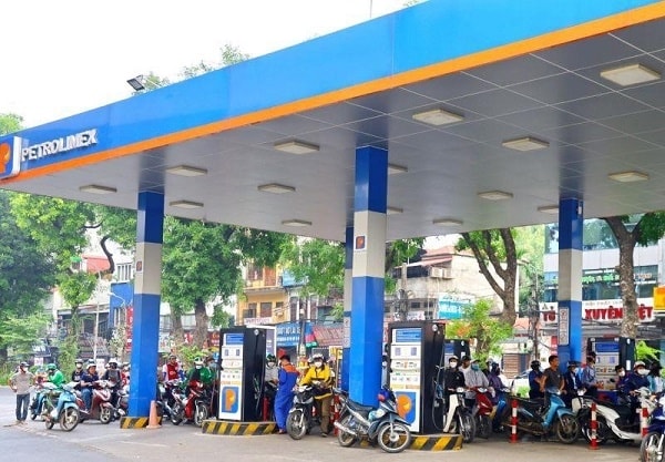 doanh nghiệp bán lẻ xăng dầu kiến nghị ghi nhận chiết khấu vào công thức tính giá cơ sở như là một khoản chi phí lưu thông ở khâu bán lẻ một cách hợp lý, đảm bảo không có sự phân biệt đối xử giữa các doanh nghiệp. Ảnh minh hoạ: Internet