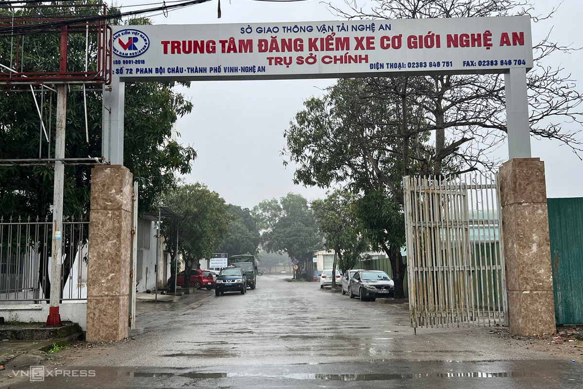 Trung tâm đăng kiểm xe cơ giới đường bộ cơ sở đăng kiểm 37-01S trên đường Phan Bội Châu, Tp Vinh, một trong 02 cơ sở bị khám xét 