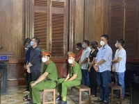 Vụ “logo xe vua”: Vì sao 80 cảnh sát giao thông không bị xử lý?