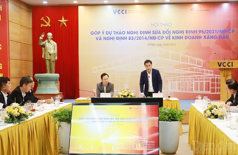 ông Đậu Anh Tuấn - Phó Tổng Thư ký, Trưởng Ban Pháp chế VCCI thông tin tại Hội thảo