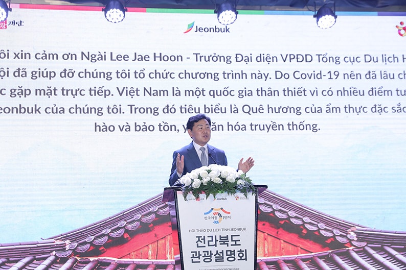 Ông Kim Kwan-Young, Tỉnh trưởng Tỉnh Jeollabuk-do phát biểu tại Hội thảo.