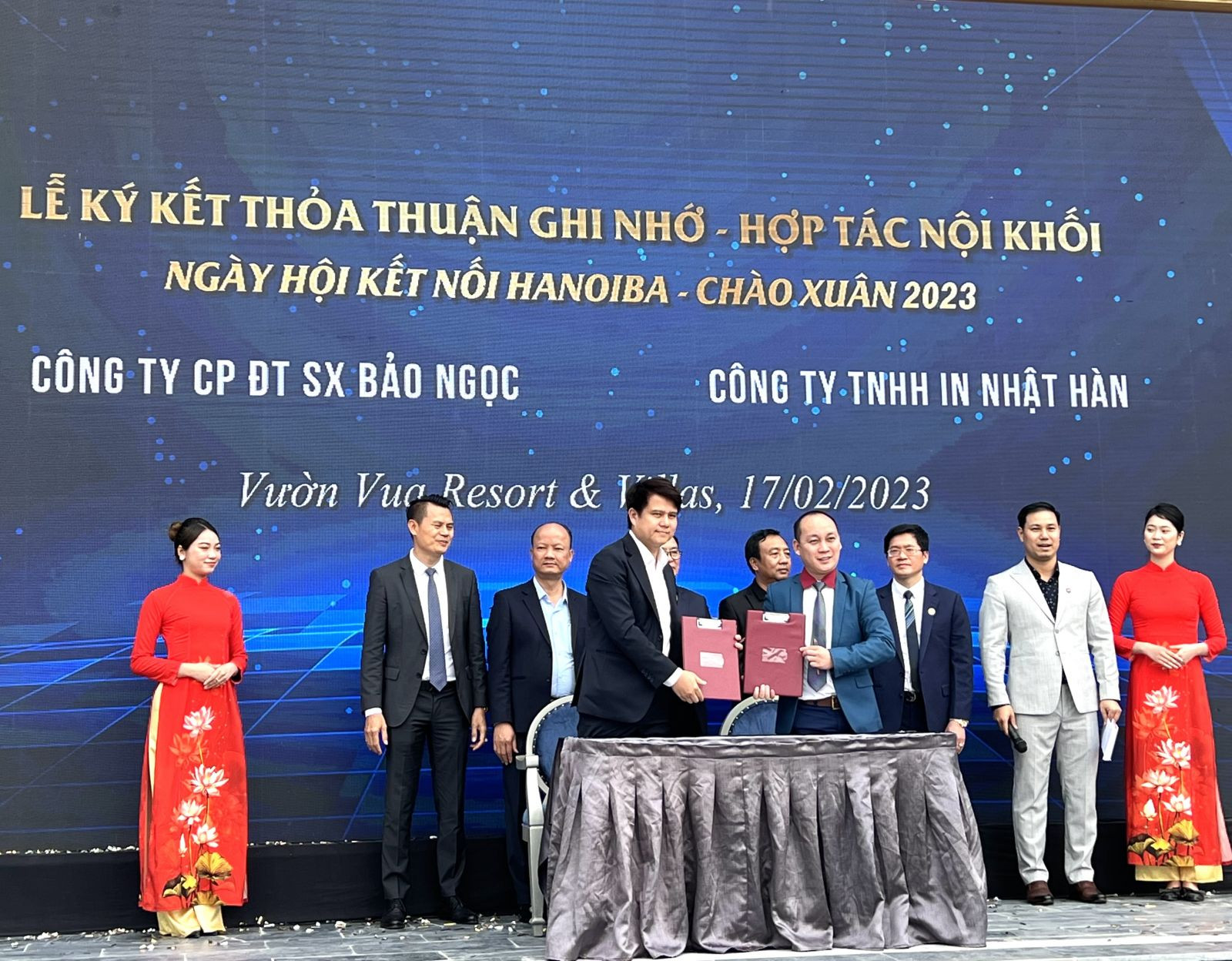 Ngay sau khai mạc nhiều ký kết thoả thuận đã được thực hiện.