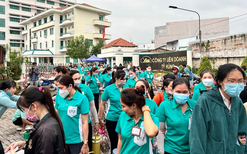 ngày 2/11/2022, Công ty TNHH Tỷ Hùng hoạt động trong lĩnh vực ngành sản xuất giày da xuất khẩu, đóng tại P.An Lạc, Q.Bình Tân, TP.HCM, với tổng số lao động là 1.822 công nhân lao động hiện đã thông báo chấm dứt hợp đồng với 1.185 lao động.