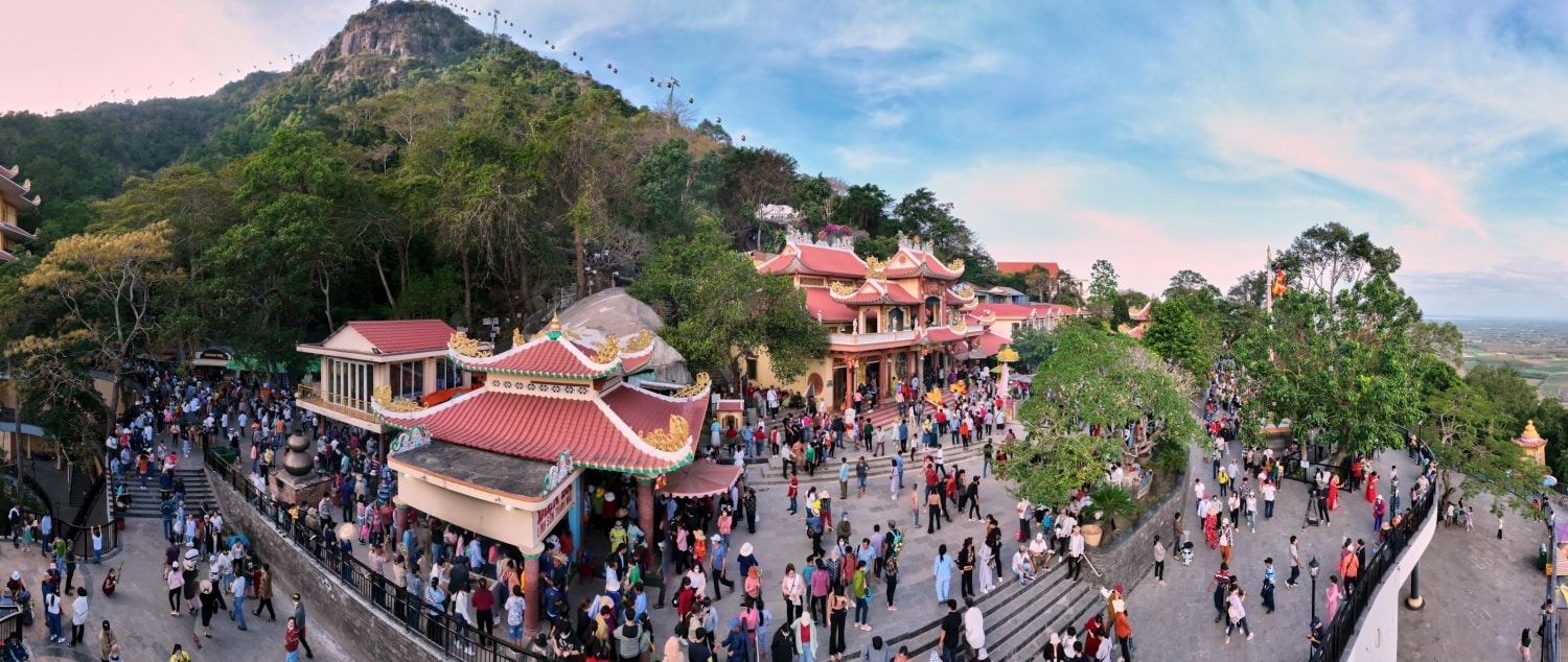 Đến núi Bà Đen cầu may, khám phá nhiều tập tục tín ngưỡng thú vị Đến núi Bà Đen cầu may, khám phá nhiều tập tục tín ngưỡng thú vị