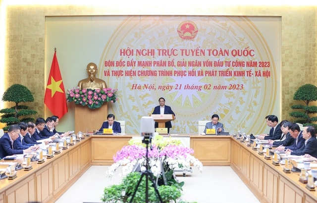 Thủ tướng Phạm Minh Chính chủ trì Hội nghị trực tuyến toàn quốc đôn đốc đẩy mạnh phân bổ, giải ngân vốn đầu tư công và thực hiện Chương trình phục hồi và phát triển kinh tế - xã hội - Ảnh: VGP/Nhật Bắc