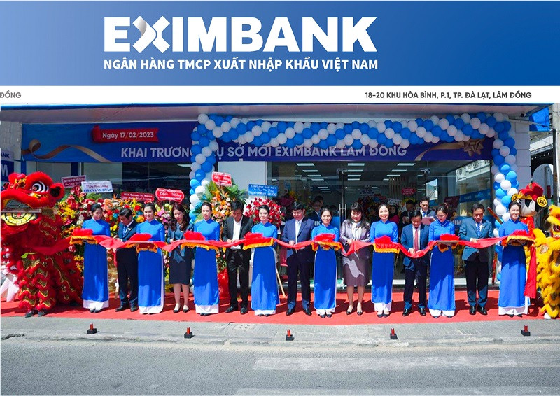 Đại diện cơ quan ban ngành tại địa phương cùng Ban Lãnh đạo Eximbank cắt băng khánhp/thành trụ sở mới.