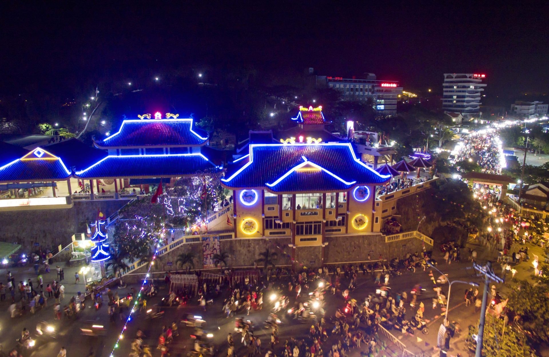 Lễ hội truyền thống Dinh Cô của ngư dân vùng biển thị trấn Long Hải Lễ hội truyền thống Dinh Cô của ngư dân vùng biển thị trấn Long Hải