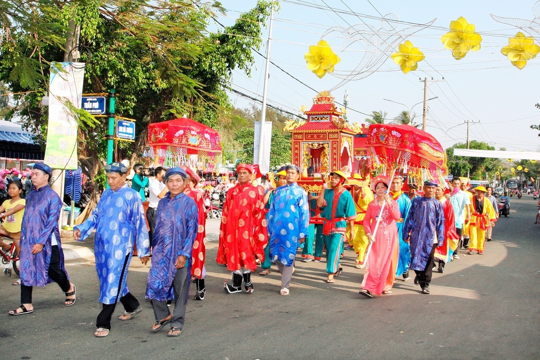 Lễ hội truyền thống Dinh Cô của ngư dân vùng biển thị trấn Long Hải Lễ hội truyền thống Dinh Cô của ngư dân vùng biển thị trấn Long Hải