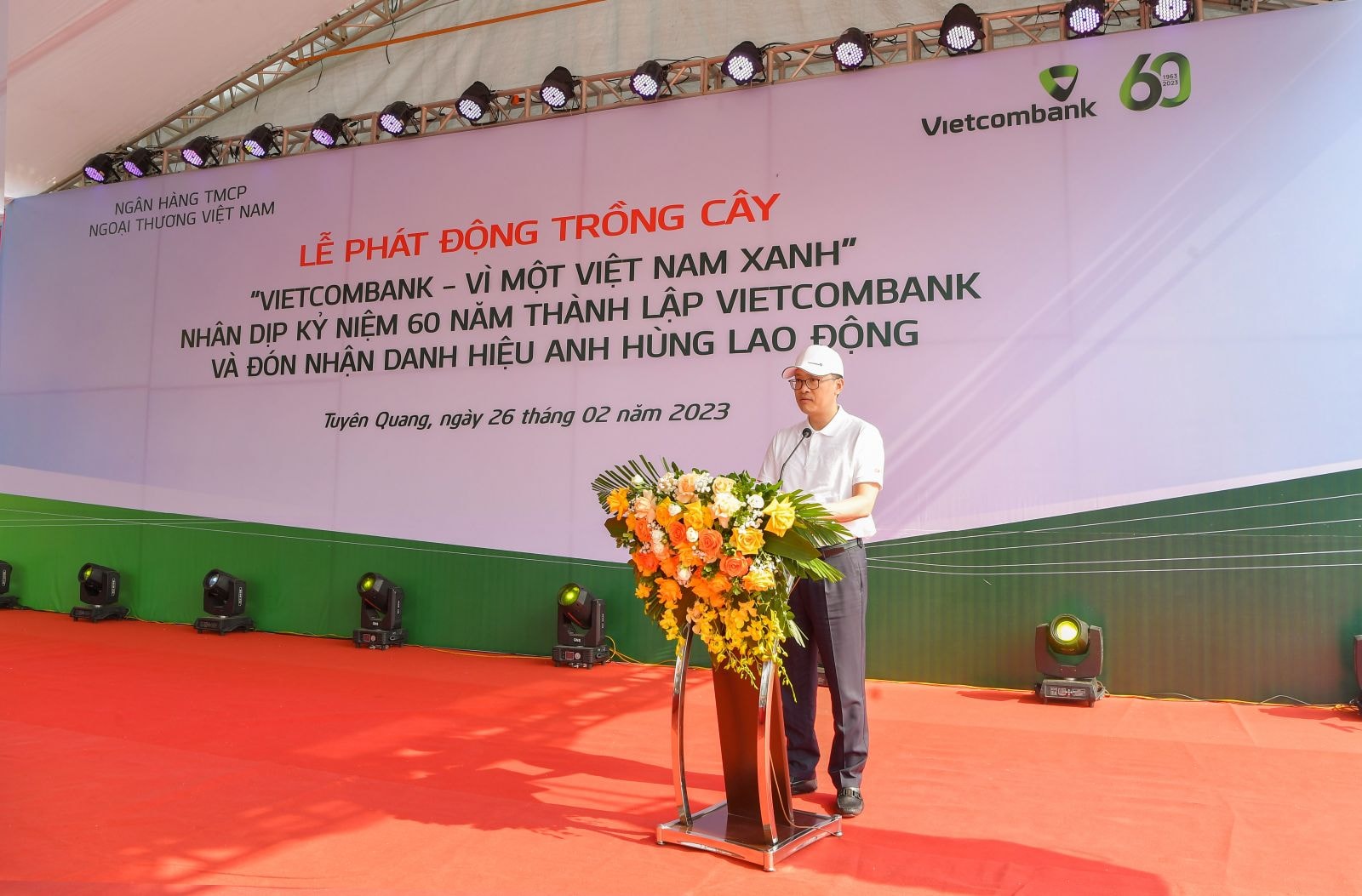 Đồng chí Phạm Quang Dũng - Ủy viên Ban Thường vụ Đảng ủy Khối Doanh nghiệp Trung ương, Bí thư Đảng ủy, Chủ tịch HĐQT Vietcombankp/phát động phong trào trồng cây “Vietcombank - Vì một Việt Nam xanh”