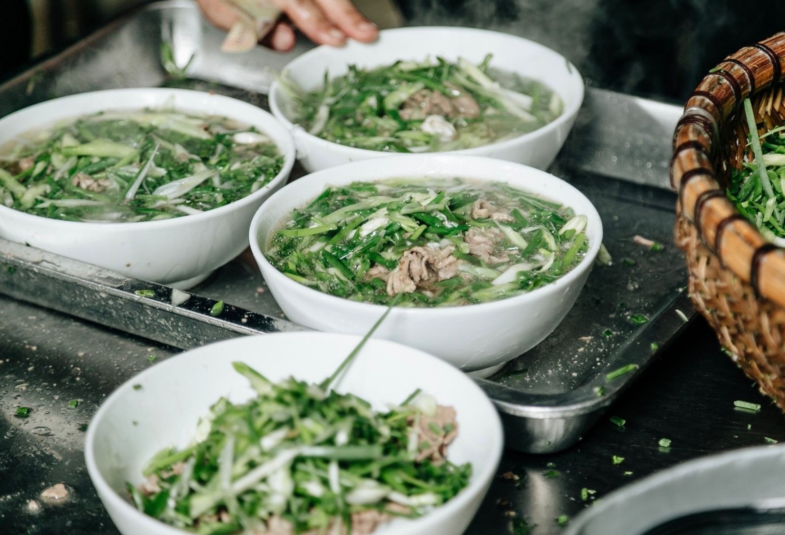 Phở Thìn mở hơn 40 năm, chỉ bán một món duy nhất là phở tái lăn (Ảnh: Phở Thìn Lò Đúc)