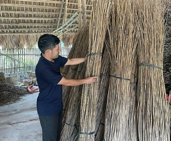 Nguồn nguyên liệu được thu mua từ những người dân địa phương, góp phần mang lại sinh kế cho cộng đồng