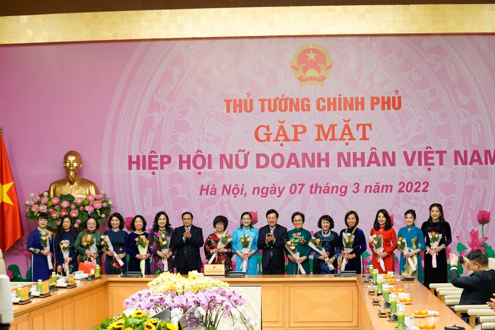 Thủ tướng Phạm Minh Chính gặp mặt các nữ doanh nhân trong Hiệp hội nữ Doanh nhân Việt Nam nhân ngày 8/3