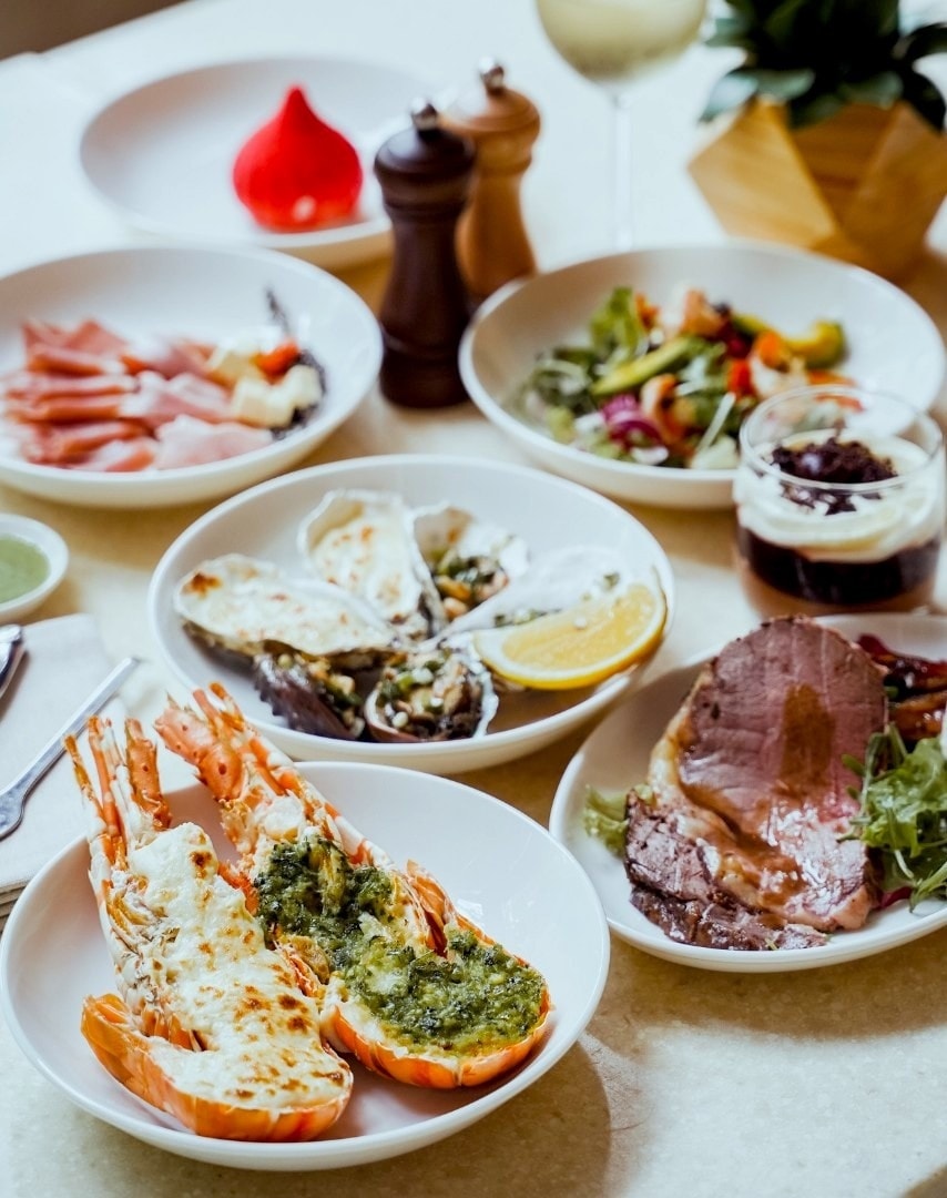 Cà phê sáng, trà chiều, tiệc đêm cho lễ 8/3