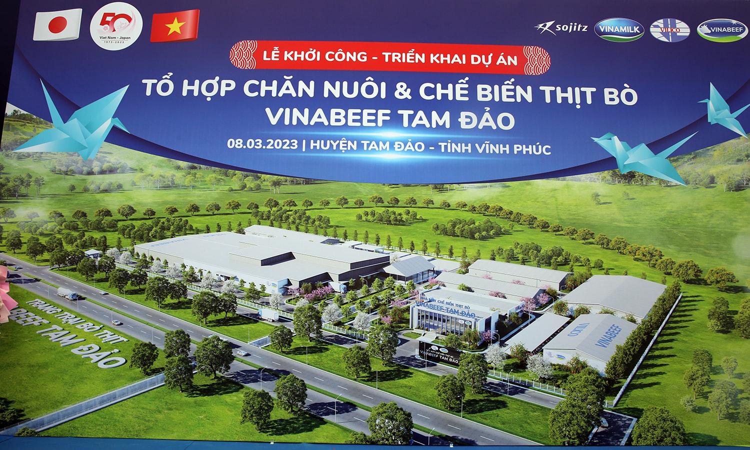 khu phức hợp chế biến thịt bò quy mô lớn bao gồm một trang trại chăn nuôi gia súc tại tỉnh Vĩnh Phúc, miền bắc Việt Nam.