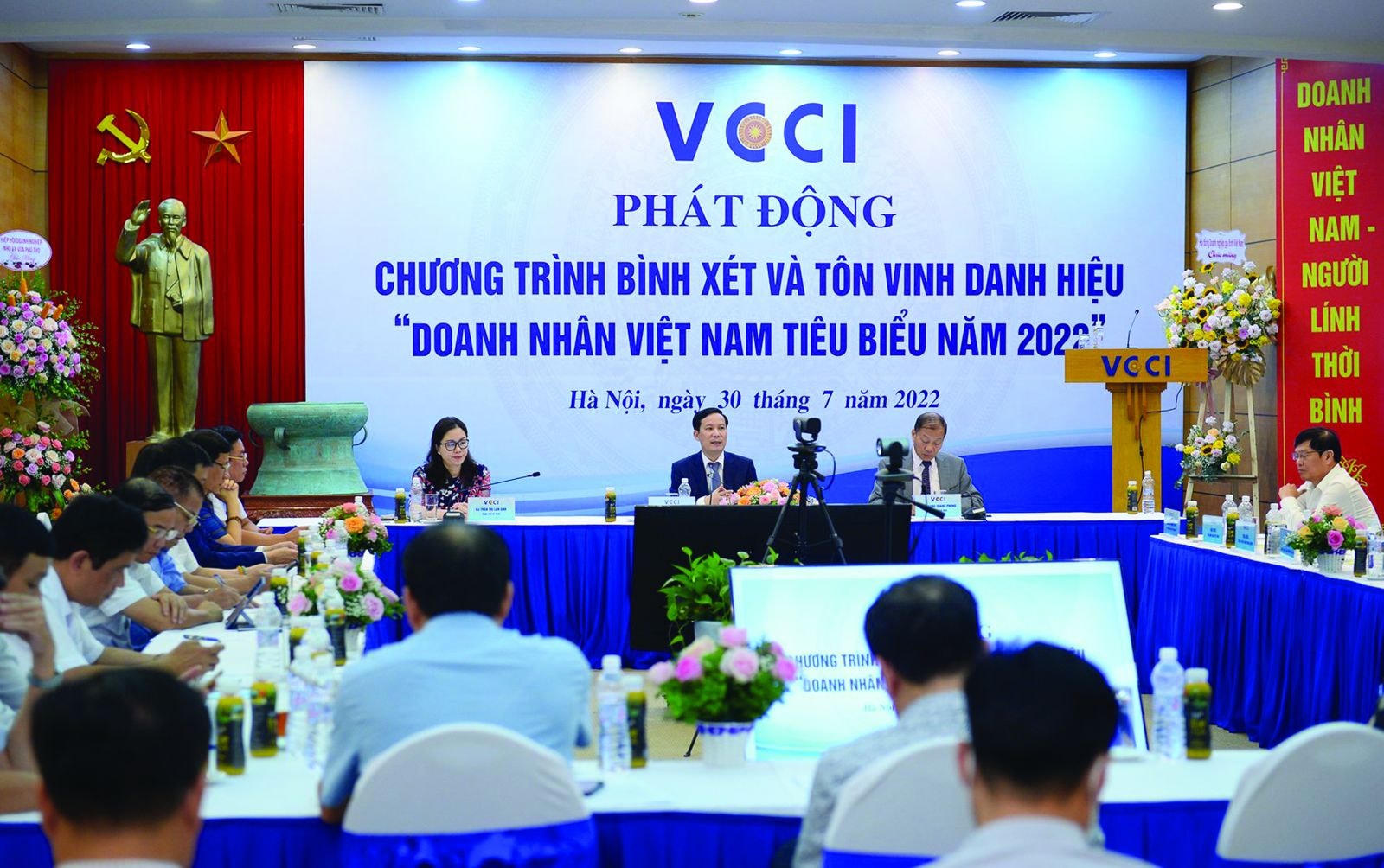  Chương trình “Doanh nhân Việt Nam tiêu biểu” năm 2022 lần đầu tiên áp dụng đạo đức doanh nhân đưa lên tiêu chí cao nhất.