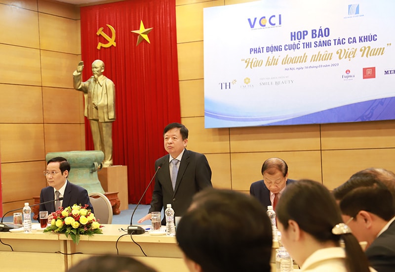 PGS.TS. Nhạc sĩ Đỗ Hồng Quân, Chủ tịch Liên hiệp các Hội Văn học Nghệ thuật Việt Nam, Chủ tịch Hội đồng nghệ thuật Hội Nhạc sĩ Việt Nam.