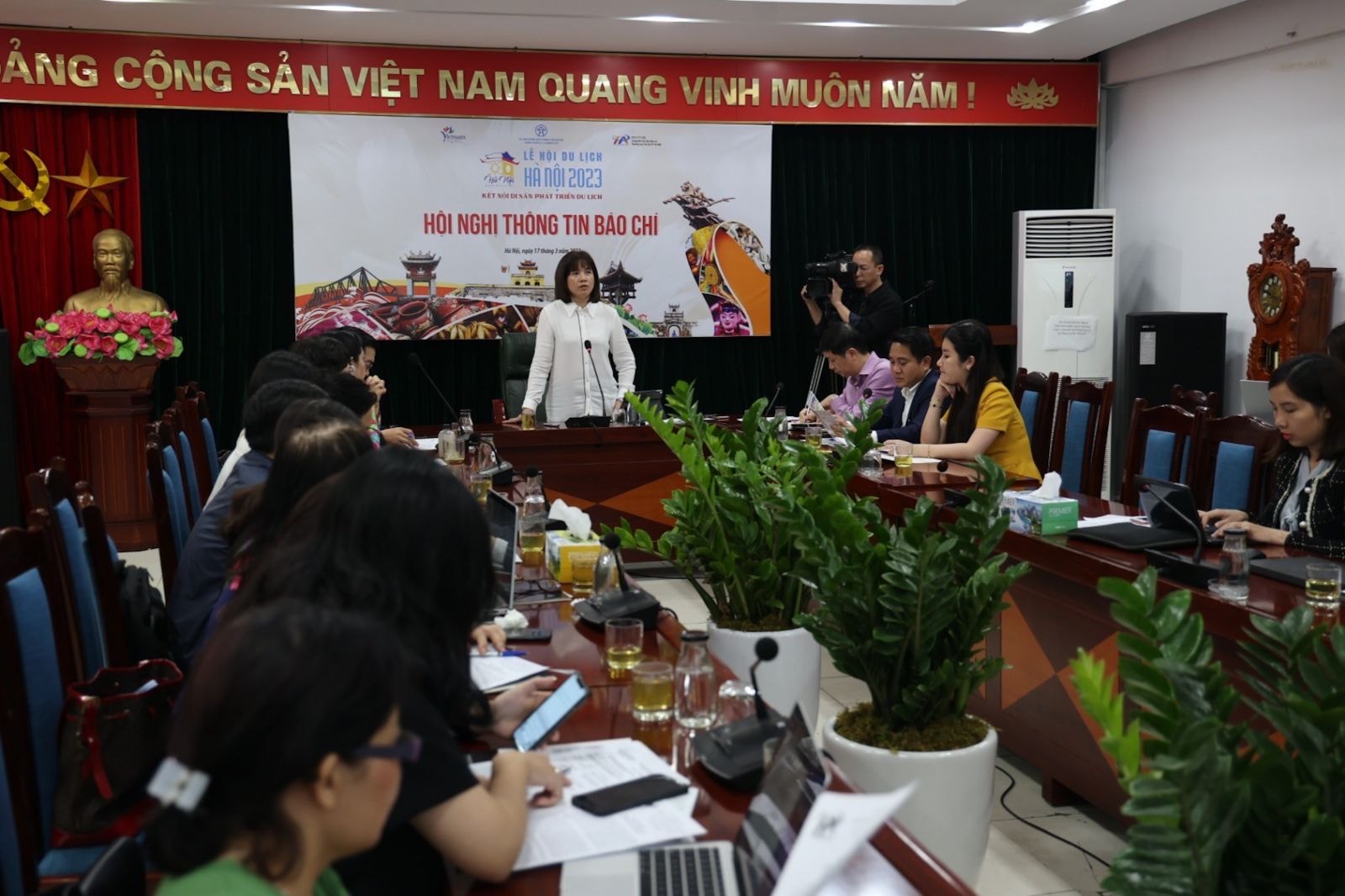 bà Nguyễn Thị Mai Anh, Phó Giám đốc Trung tâm Xúc tiến Đầu tư, Thương mại, Du lịch thành phố Hà Nội (HPA) phát biểu tại buổi họp báo