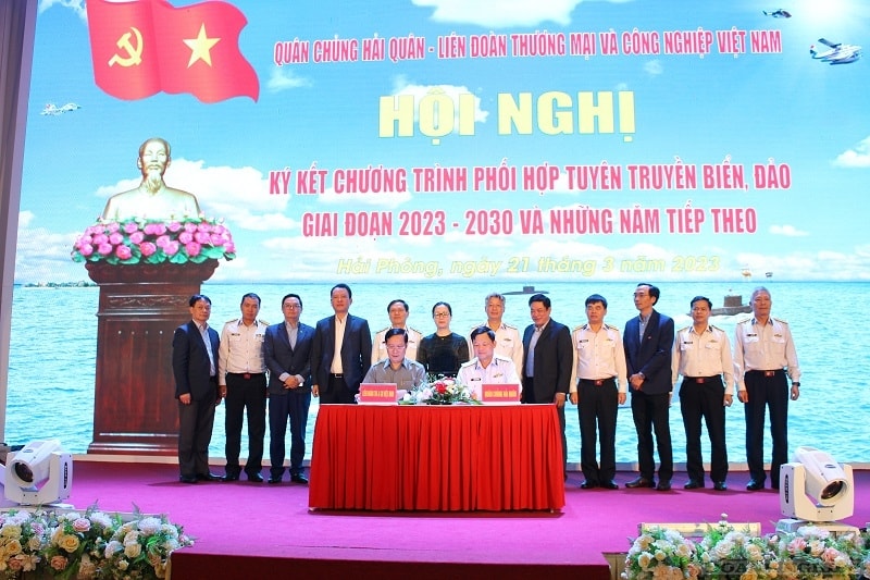 VCCI - Quân chủng Hải quân ký kết chương trình phối hợp tuyên truyền biển, đảo giai đoạn 2023-2030 và những năm tiếp theo