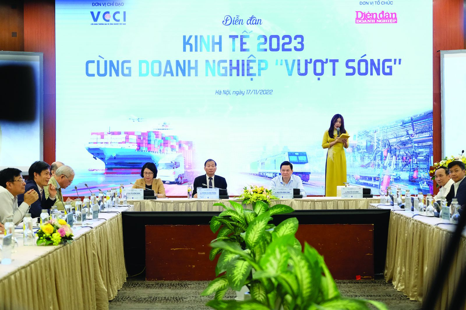  Diễn đàn kinh tế 2023: Cùng doanh nghiệp 