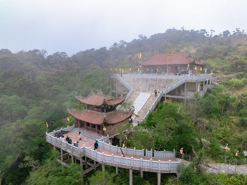 Chương trình cốt lõi của tuyến du lịch Hà Nội - Bắc Giang là tour 1 ngày “Hà Nội - Tây Yên Tử: Theo dấu chân Phật Hoàng”.