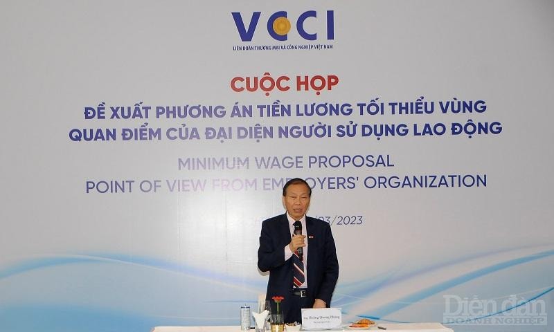 ông Hoàng Quang Phòng – Phó chủ tịch VCCI, Phó chủ tịch Hội đồng Tiền lương Quốc gia phát biểu tại cuộc họp - Ảnh: Đình Đại.