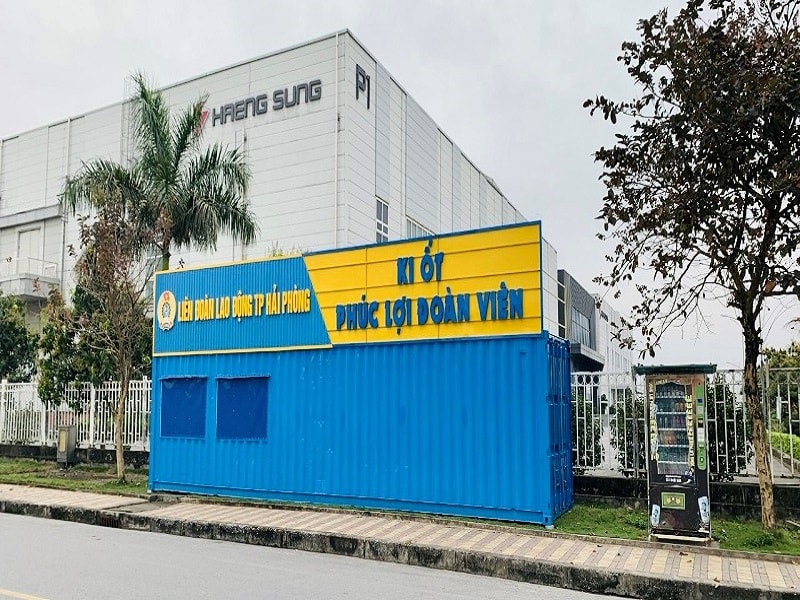 Liên đoàn lao động thành phố Hải Phòng còn tặng các phiếu mua hàng trị giá 50.000 - 200.000 đồng hỗ trợ các công đoàn viên có hoàn cảnh khó khăn, công nhân ở xa, thuê trọ... 