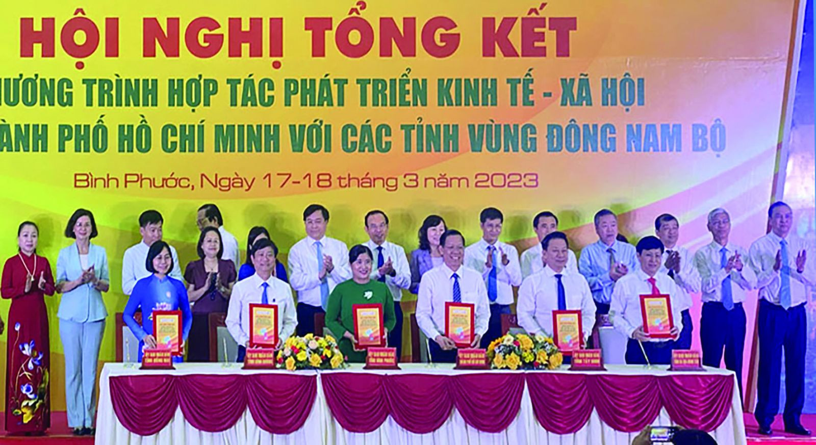  Lãnh đạo các tỉnh, thành phố vùng Đông Nam Bộ ký biên bản thỏa thuận hợp tác phát triển kinh tế - xã hội đến năm 2025.