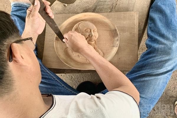 Để làm ra một sản phẩm gỗ mỹ nghệ thủ công tốn rất nhiều thời gian, công sức và chất xám của người làm nghề.