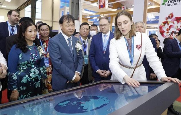 Vietnam Expo 2023 thu hút khoảng 500 doanh nghiệp của Việt Nam và quốc tế đến từ 16 quốc gia, vùng lãnh thổ trên thế giới. Ảnh: Hoàng Diệp