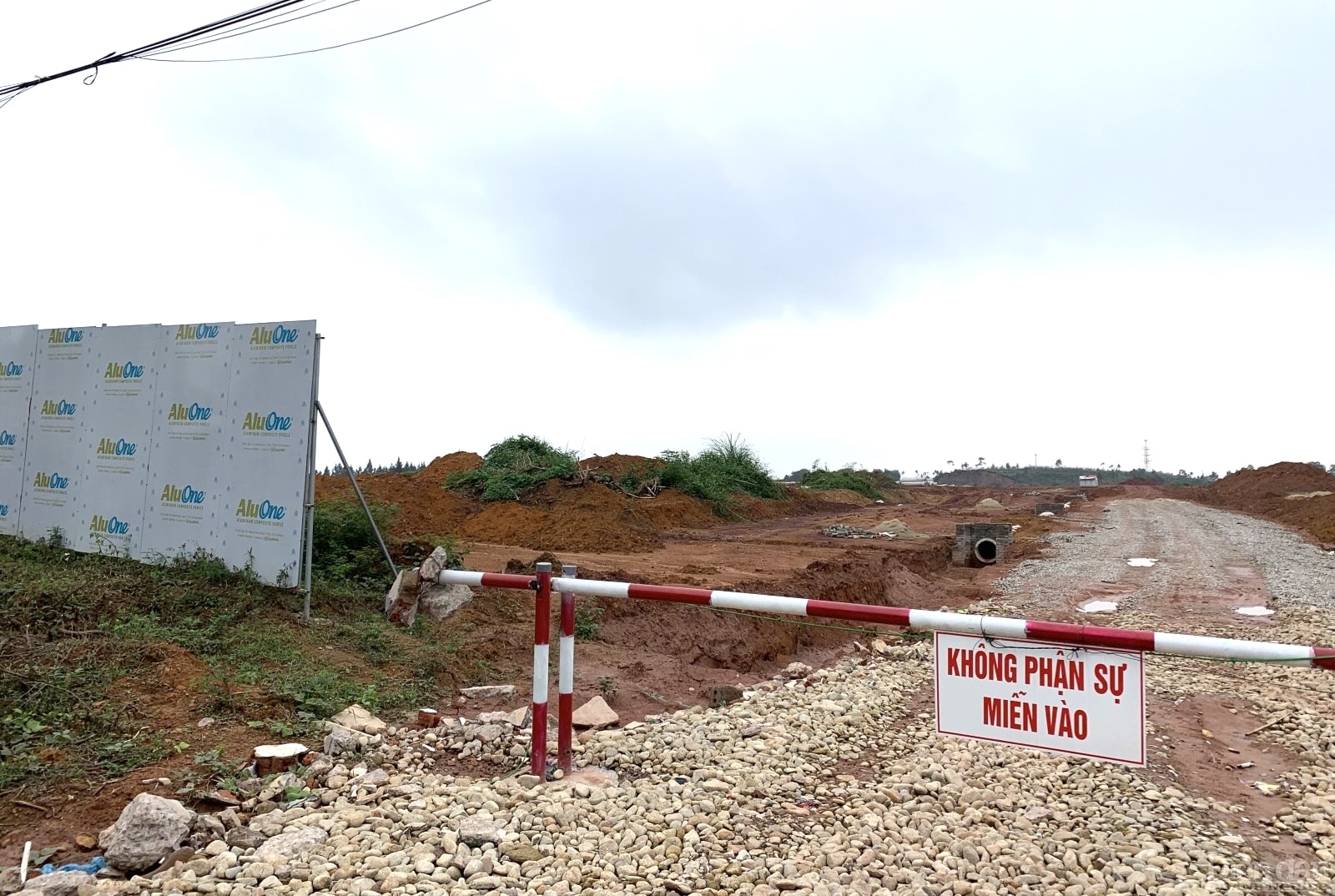 Các cơ quan quản lý Nhà nước cần đẩy nhanh việc ban hành các văn bản dưới luật, có tính chất tháo gỡ các điểm nghẽn pháp lý cho hàng ngàn dự án đầu tư phát triển đang “án binh bất động”. Ảnh: LV