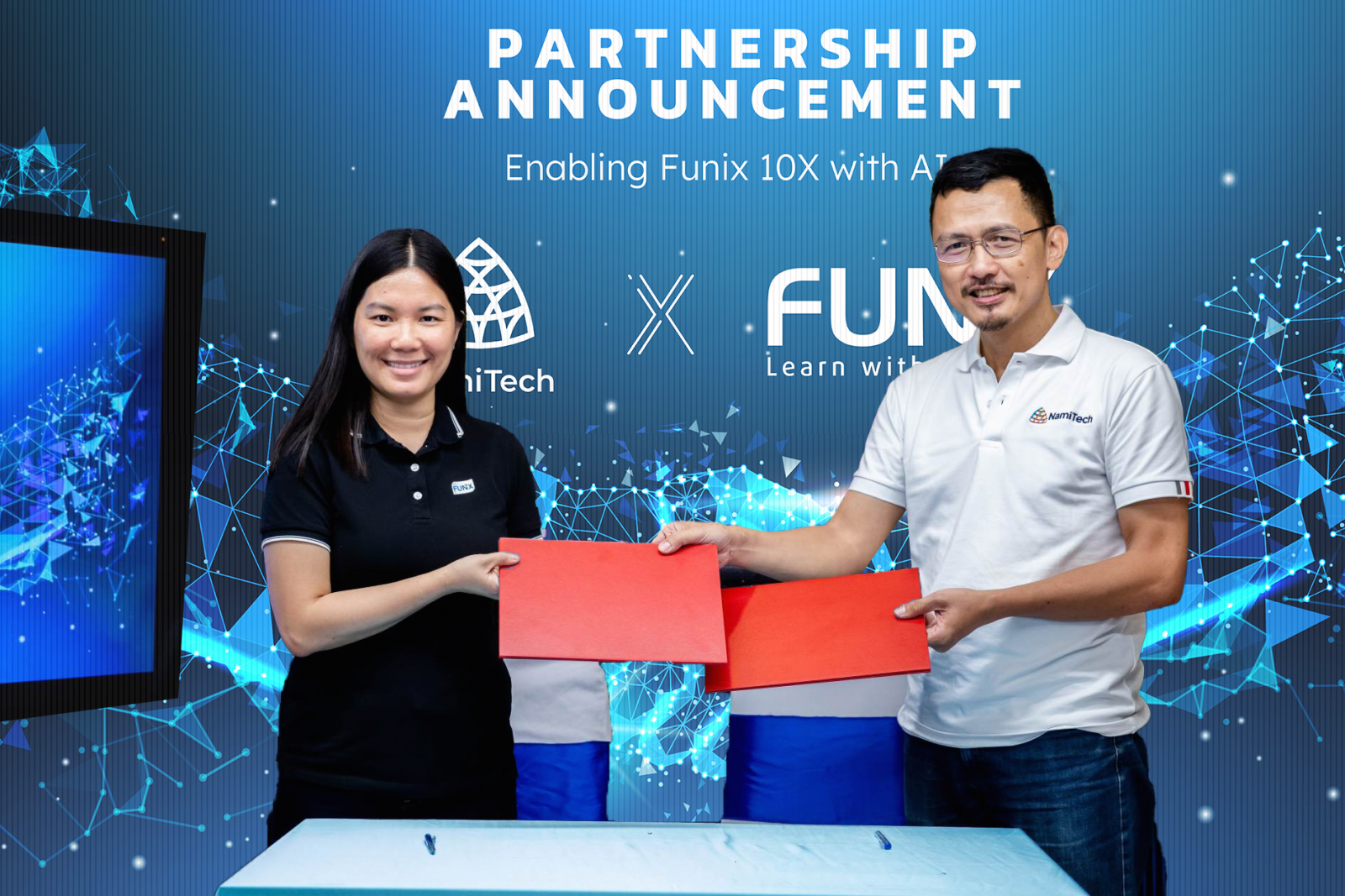 Bà Lê Minh Đức - CEO FUNiX và ông Nguyễn Thành Lâm - Founder, CEO NamiTech tại Lễ ký kết hợp tác giữa hai đơn vị.