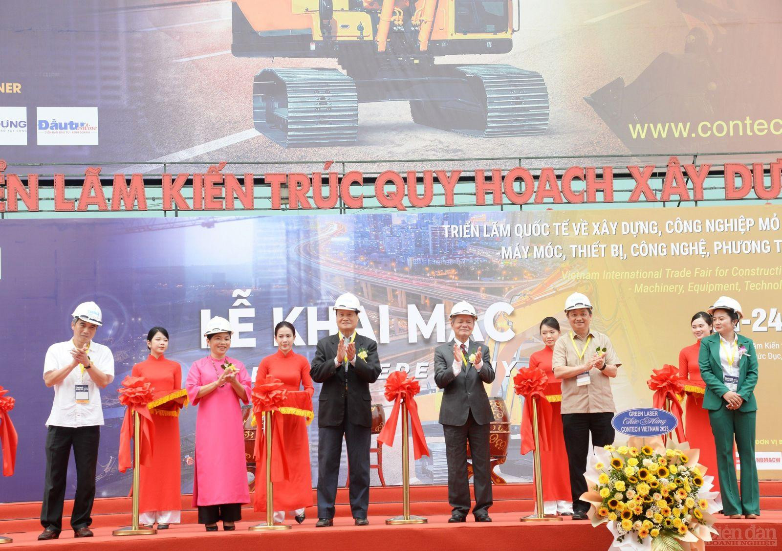 Các đại biểu cắt băng khai mạc Contech Vietnam 2023