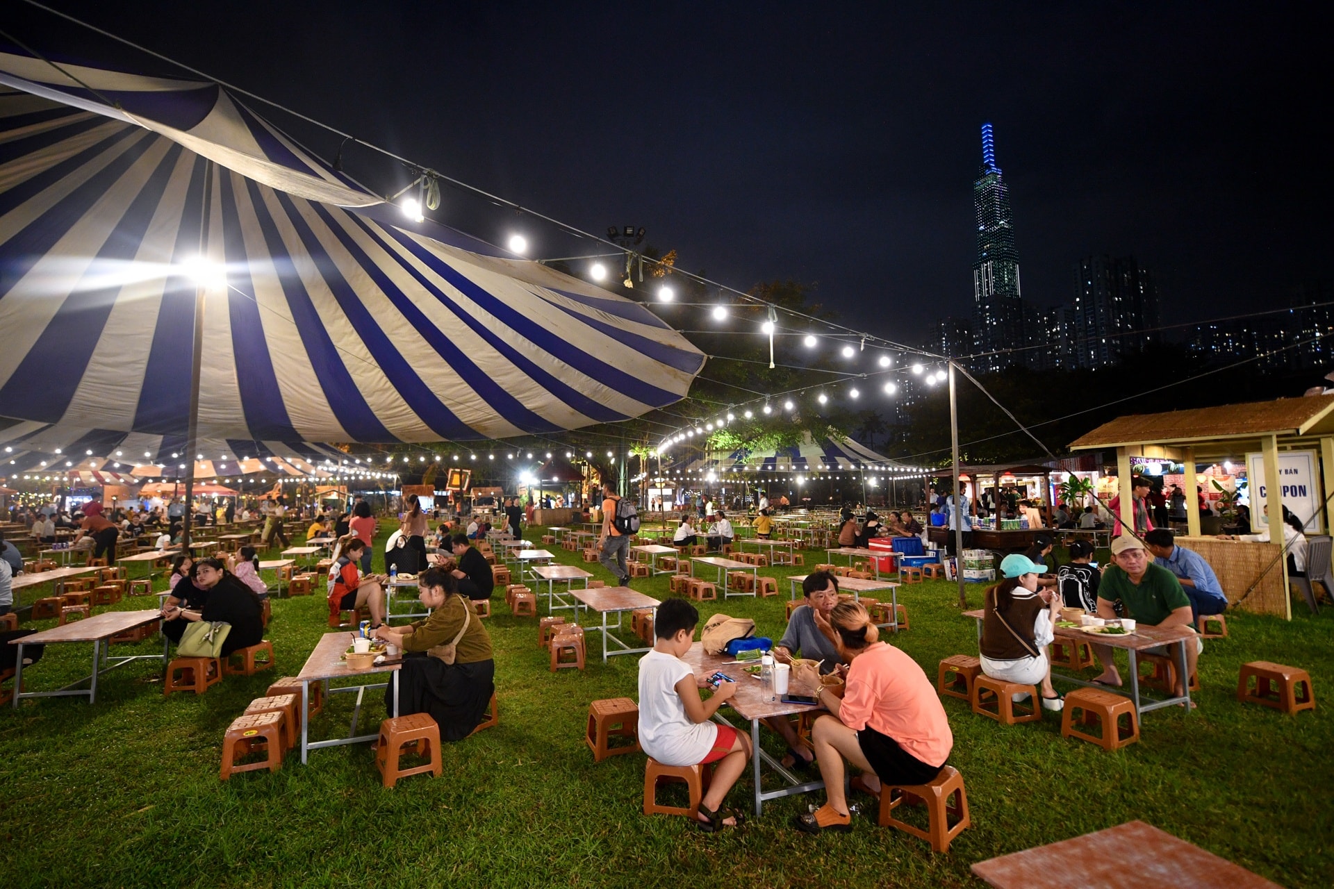 Hàng trăm người tham gia Lễ hội ẩm thực ở TP.HCM ngày khai mạc