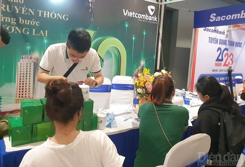 Gian hàng tuyển dụng của Vietcombank tại sự kiện. Ảnh: Lê Mỹ