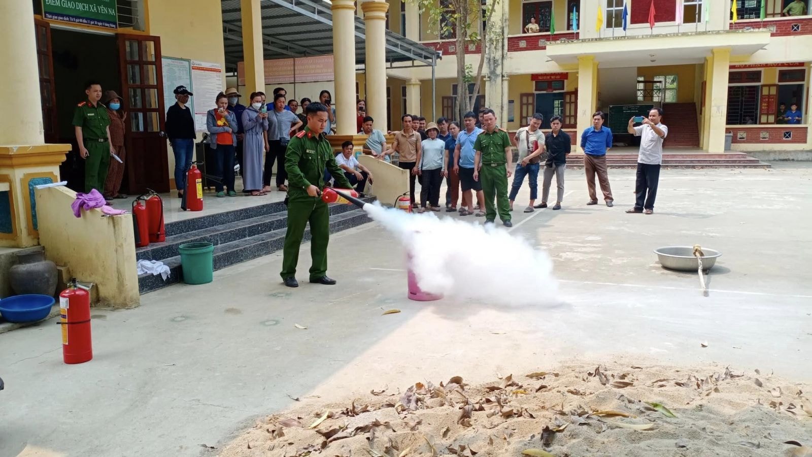 Để tháo gỡ vướng mắc về công tác bảo đảm an toàn PCCC, nhiều địa phương đã đồng loạt ban hành các văn bản chỉ đạo hướng dẫn, tổng hợp những vấn đề liên quan để kịp thời tháo gỡ trong thời gian tới 