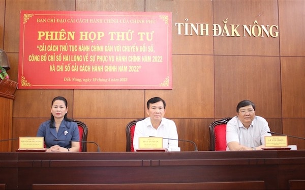 Chủ tịch UBND tỉnh Đắk Nông Hồ Văn Mườitại Phiên họp thứ tư của Ban Chỉ đạo cải cách hành chính của Chính phủ trực tuyến với các địa phương diễn ra ngày 19/04