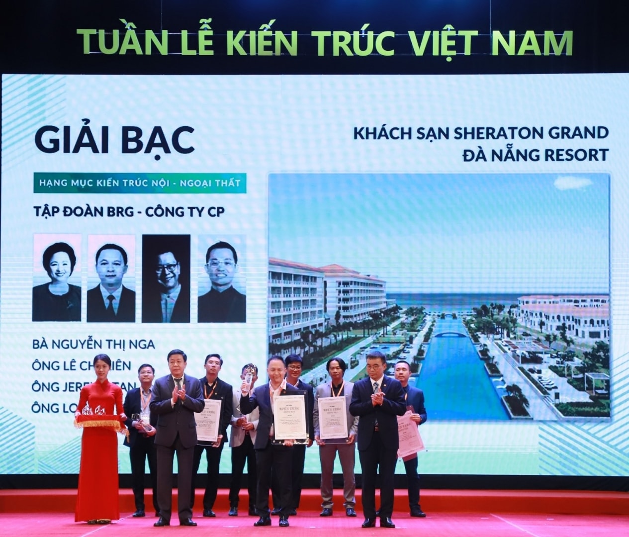 Đại diện Tập đoàn BRG nhận giải thưởng “Kiến trúc nội – ngoại thất”br class=