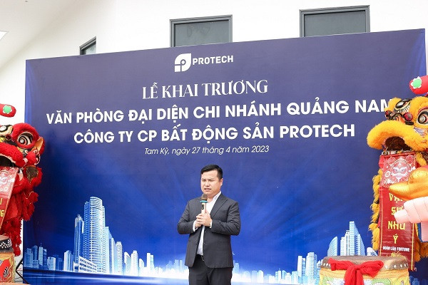 Ông Nguyễn Hữu Đức - Tổng Giám đốc Công ty cổ phần Bất động sản PROTECH phát biểu tại buổi lễ