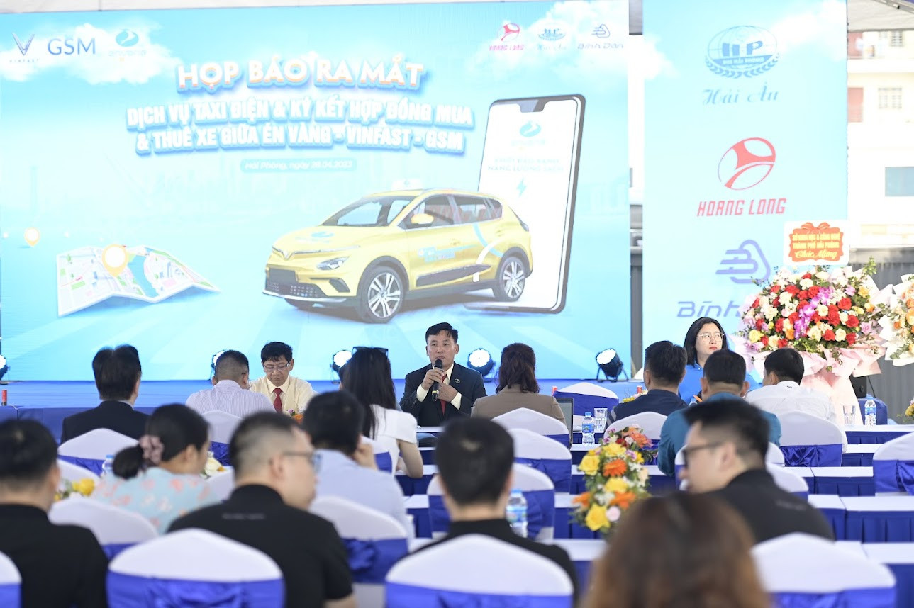 Họp báo ra mắt dịch vụ xe điện taxi tại Hải Phòng