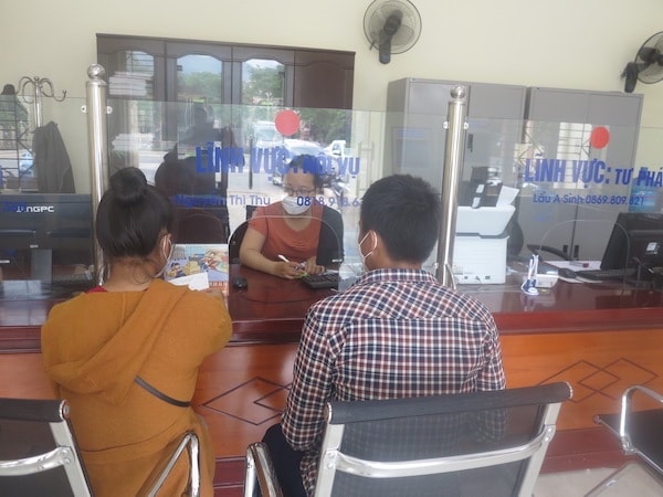Tính đến nay, huyện đã tiếp nhận 11.891 TTHC, trong đó: Trực tuyến 1.569 TTHC; Trực tiếp 10.322 TTHC. Đã giải quyết 11.787 TTHC, trong đó: Trước hạn 9.708 TTHC; Đúng hạn 2.079 TTHC. Đang trong thời hạn giải quyết 104 TTHC. 