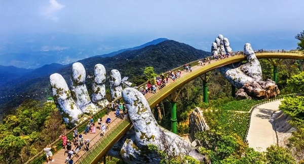 Chợ Hàn có vị trí thuận lợi rất gần với các điểm du lịch nổi tiếng của Đà Nẵng