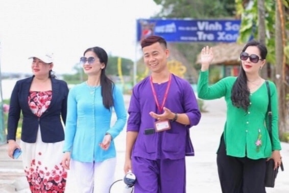 Du khách tìm đến miền Tây vì hướng dẫn viên duyên dáng