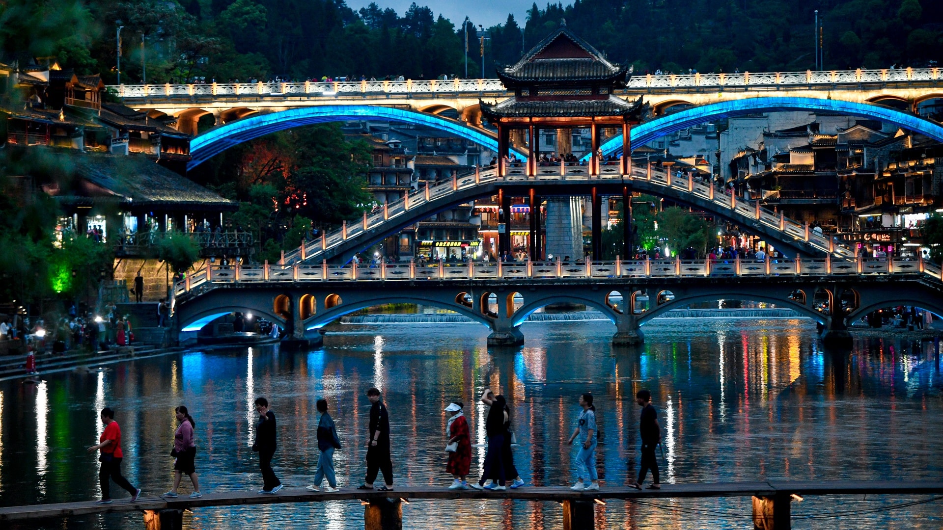 Chơi gì nếu chỉ có một ngày ở Phượng Hoàng cổ trấn