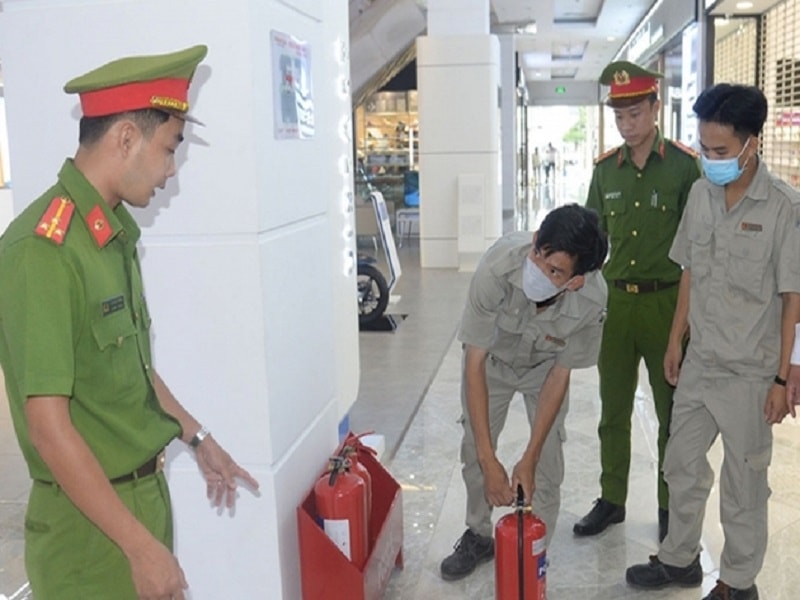 Lực lượng Công an tỉnh tiếp tục phối hợp với các sở, ngành, địa phương nhanh chóng giải quyết dứt điểm các khó khăn, vướng mắc có thể giải quyết được của doanh nghiệp trong tháng 5/2023.