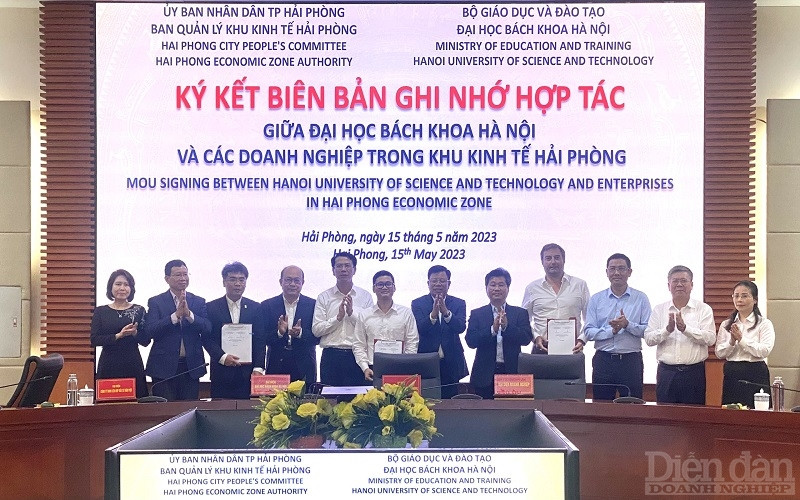 Lễ ký kết biên bản hợp tác ghi nhớ giữa BQL KKT Hải Phòng, Đại học Bách Khoa Hà Nội, Tổ hợp KCN DEEP C về đào tạo nguồn nhân lực chất lượng cao và nghiên cứu, đổi mới sáng tạo phục vụ phát triển KCN, KKT