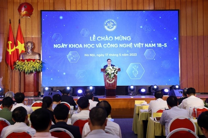 Thủ tướng kêu gọi các doanh nghiệp quan tâm hơn nữa, đẩy mạnh đầu tư toàn diện cho phát triển khoa học, công nghệ, nhất là các lĩnh vực mới phục vụ phát triển xanh, bền vững, thân thiện môi trường.