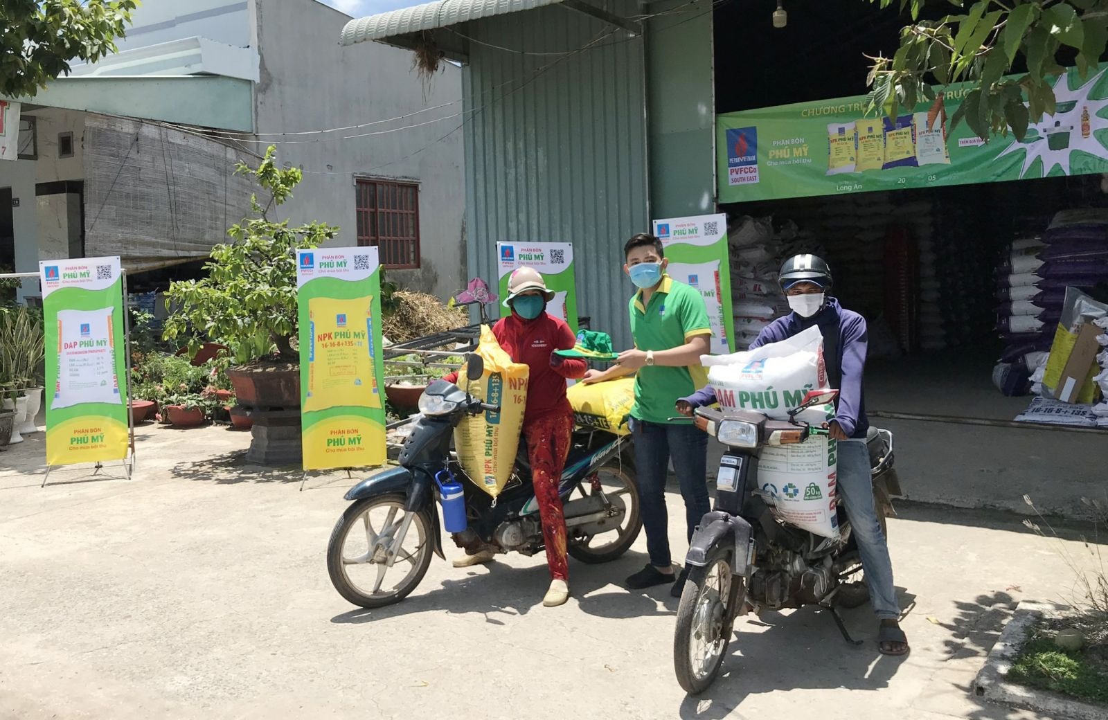 Về kinh doanh, các dòng sản phẩm chính cũng được tiêu thụ theo kế hoạch đề ra với tổng sản lượng khoảng 230 ngàn tấn phân bón và hóa chất, riêng Đạm Phú Mỹ tiêu thụ được khoảng 170 ngàn tấn.