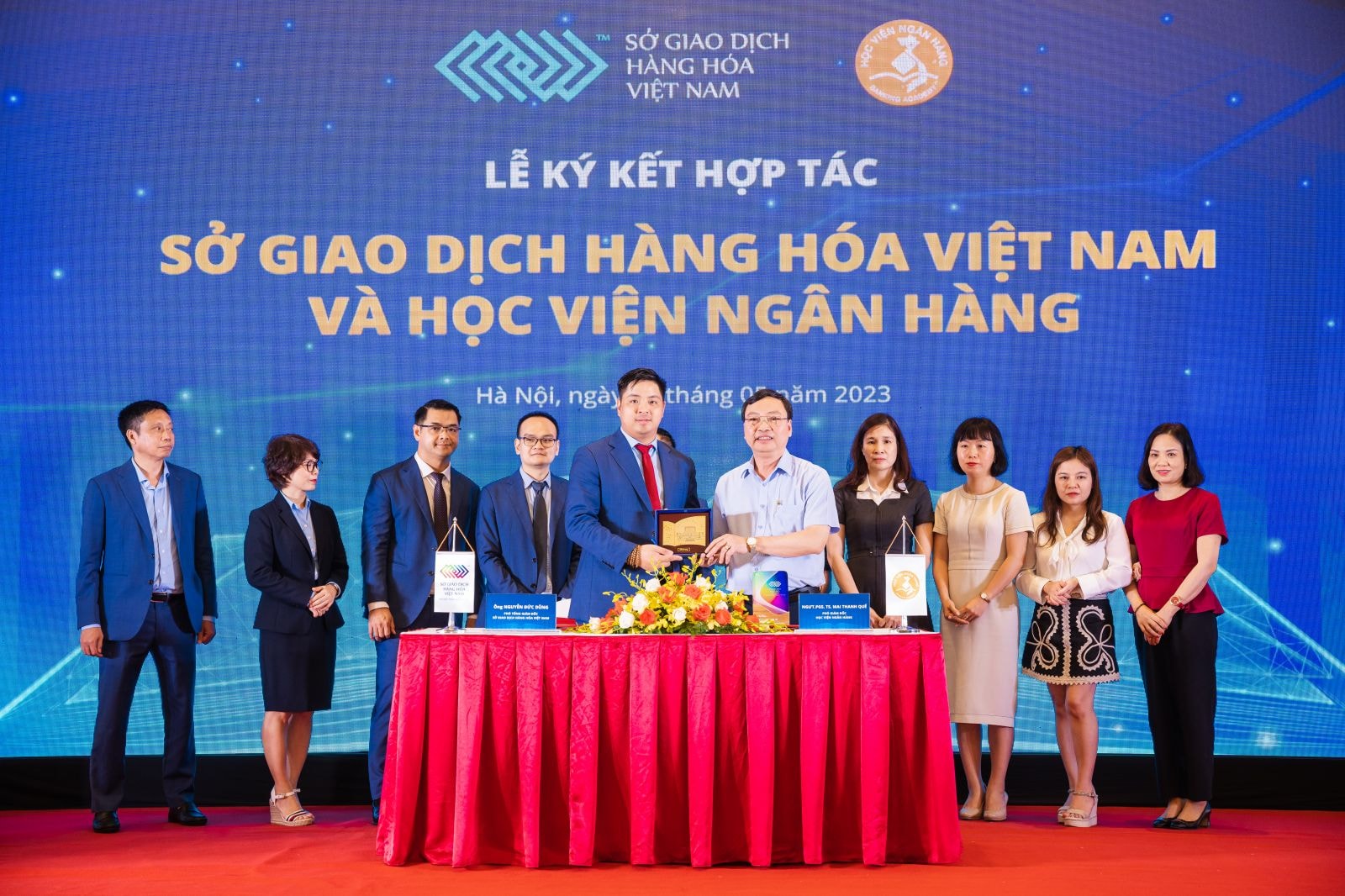 Lễ ký kết giữa Sở Giao dịch Hàng hóa Việt Nam và Học viện Ngân hàng