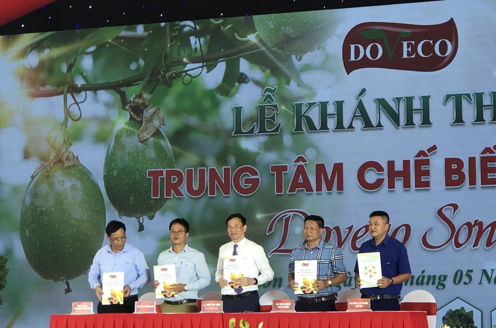 DOVECO ký kết với các doanh nghiệp, HTX trên địa bàn tỉnh